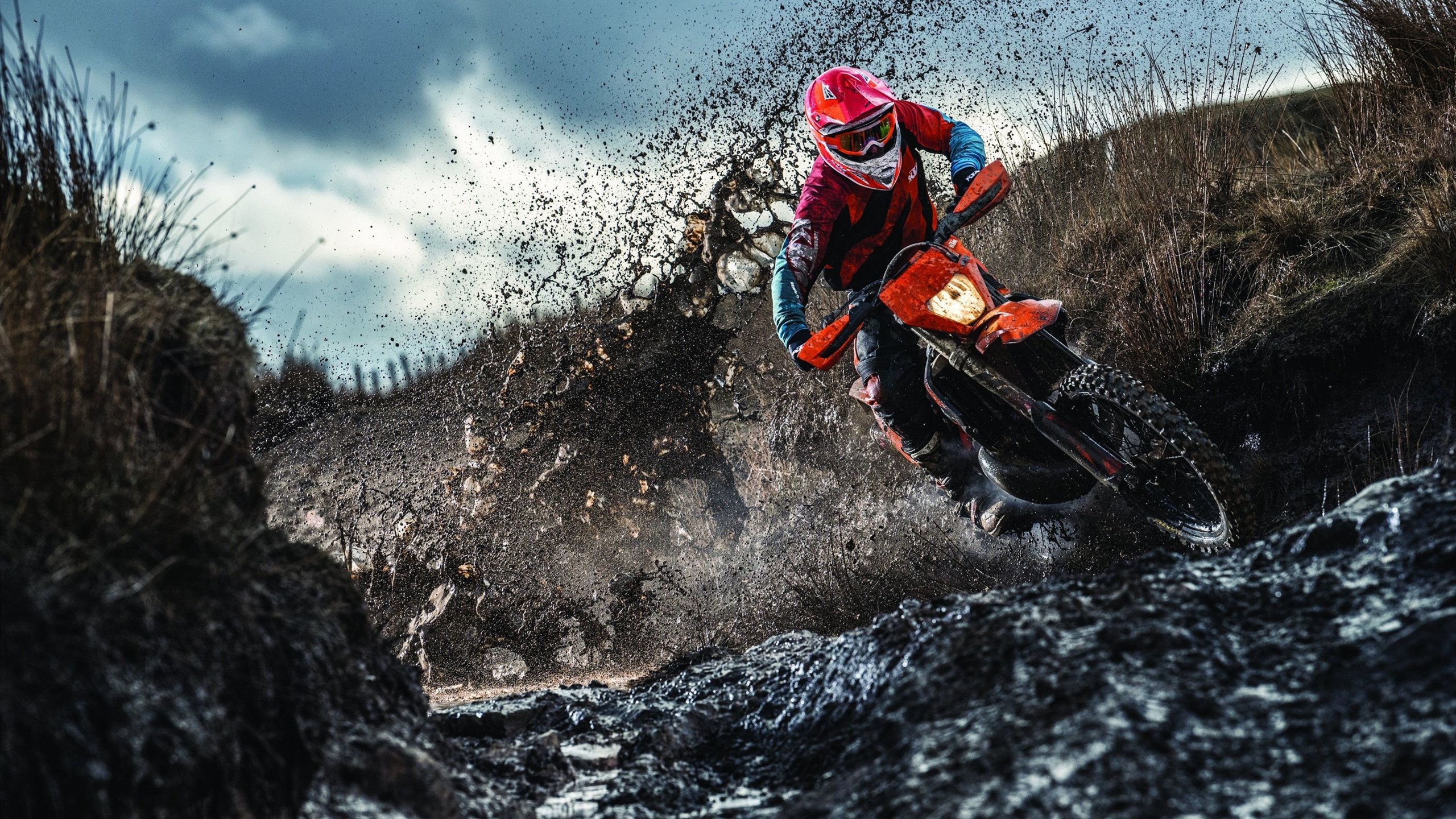 哈特尔浦攻防转换迅速，维多利亚公园稳扎稳打，哈维尔德尔加多